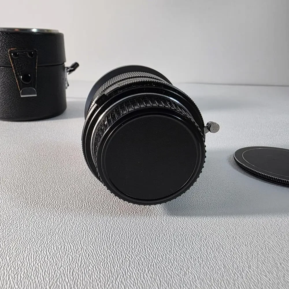VIVITAR AUTO WIDE ANGLE LENS 28MM 1:2.5, 62 MM Minolta MC/MD Mount